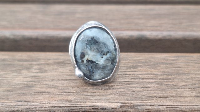 Larvikit - pierścionek regulowany