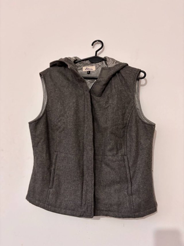 Szara kamizelka Etam z kapturem, wełniana, ocieplana, rozmiar M/L, klasyczny fason