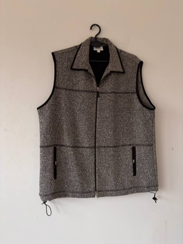 Szara kamizelka zapinana na zamek, kieszenie, regulowany dół, unisex