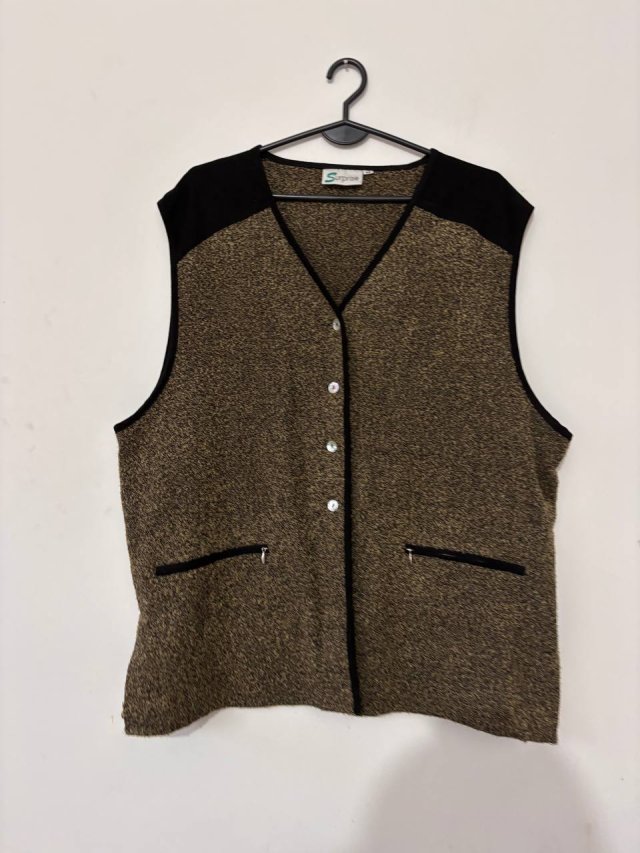 Beżowo-czarna kamizelka Surprise XL XXL, miękki materiał, kieszenie na zamek