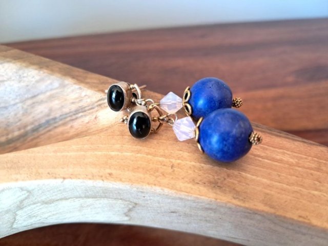 POZŁACANE SREBRO - AUTORSKIE KOLCZYKI Z LAPIS LAZULI ONYKSU I KRYSZTAŁÓW SWAROVSKI - NOWE