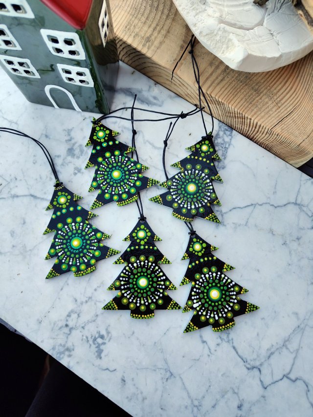 Zawieszki świąteczne "Mandala Choinka" – ręcznie malowane