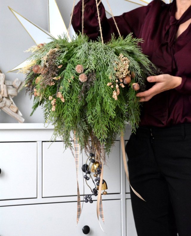 Wianek wiszący z dzwonkami