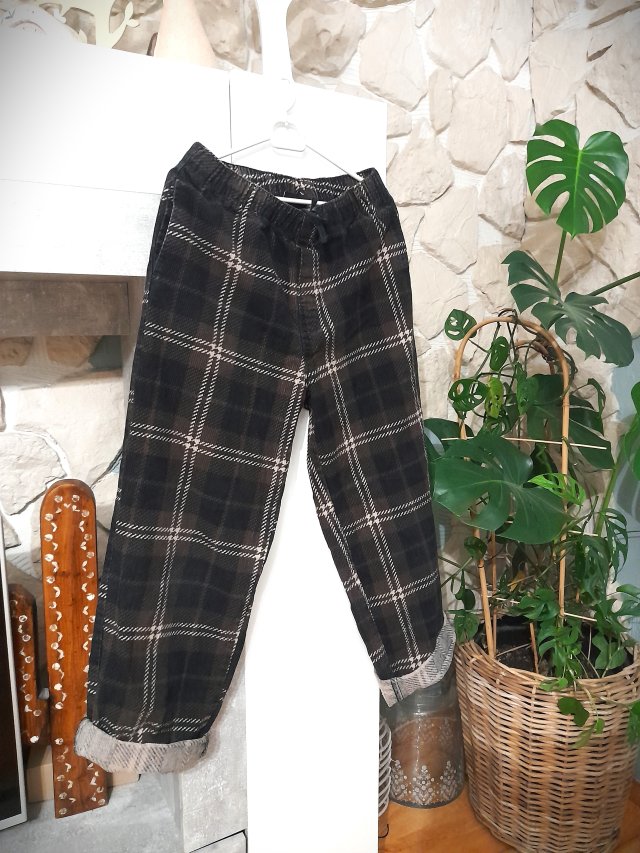 Czekoladowe sztruksy krata M