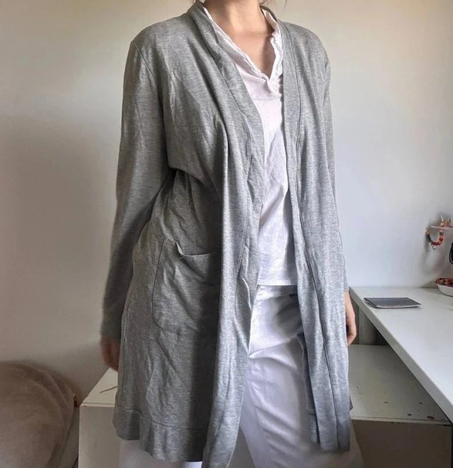 Długi Szary Kardigan Narzutka z Kieszeniami i Falbanką - Wygodny Homewear/Casual XL / 42 / 14·Bardzo dobry·Jessica