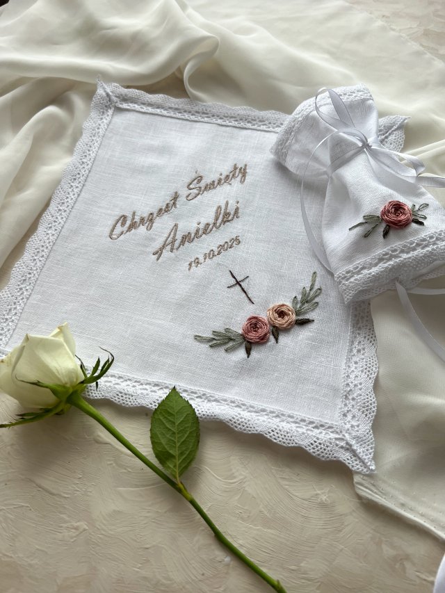 Szatka do chrztu, personalizowana z haftem ręcznym