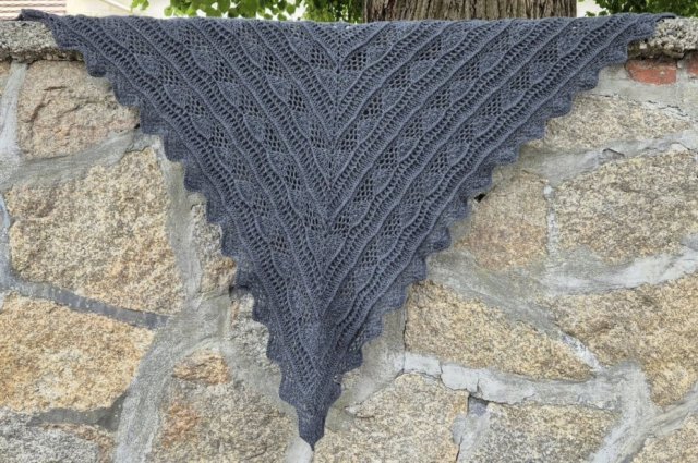 Chusta wykonana na szydełku – Popielaty Obłok