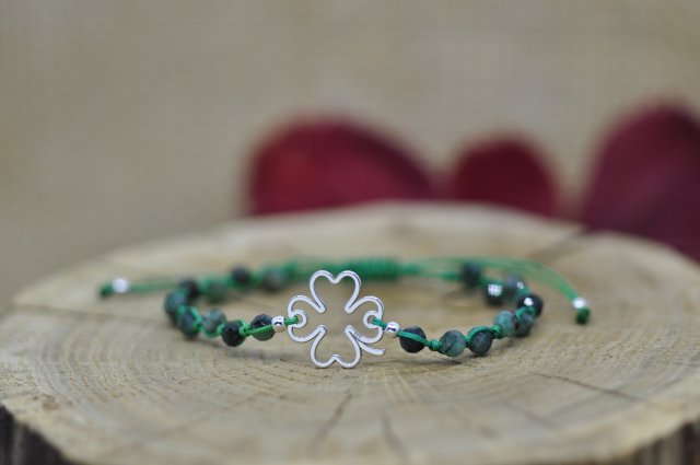 Czterolistna koniczyna - bransoletka, srebro 925 i kamienie naturalne