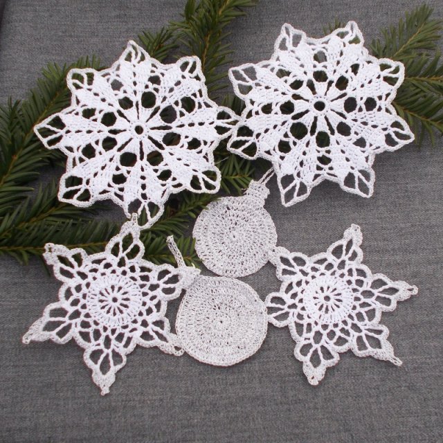 Zestaw srebrno białych ozdób świątecznych 6szt