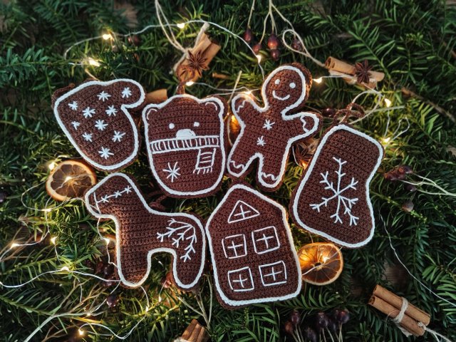 Zestaw szydełkowych pierniczków na choinkę