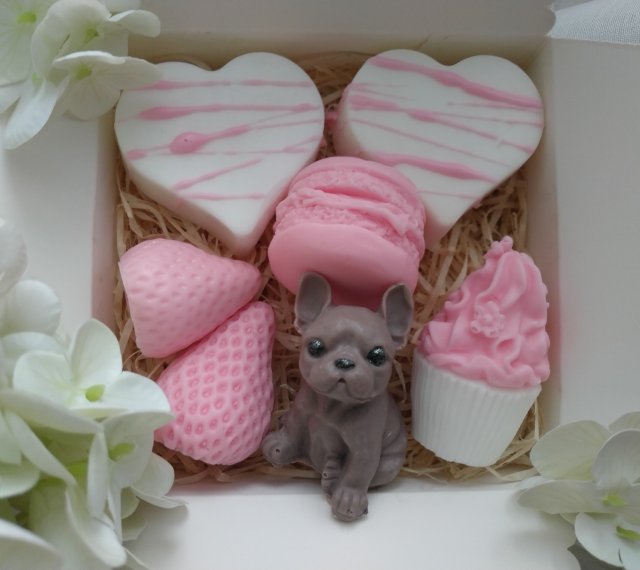 Box mydeł z pieskiem