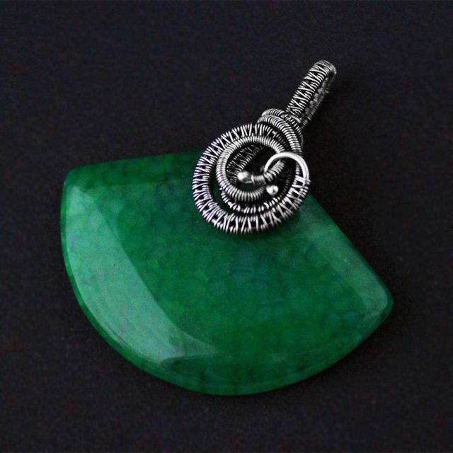 Cleo zielony wisior wire-wrapping, srebro oksydowane