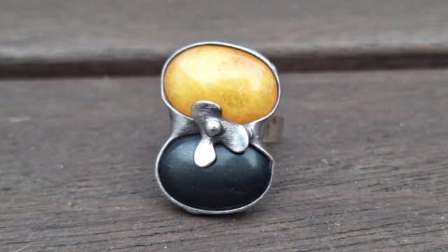 Pszczółka - pierścionek regulowany