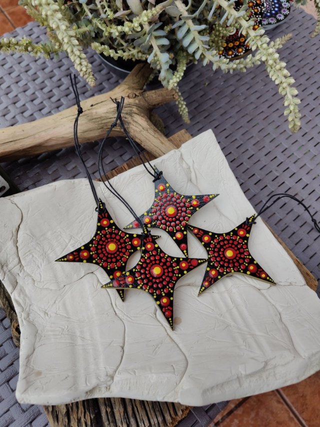 Ręcznie malowane gwiazdki – zawieszki w stylu mandali