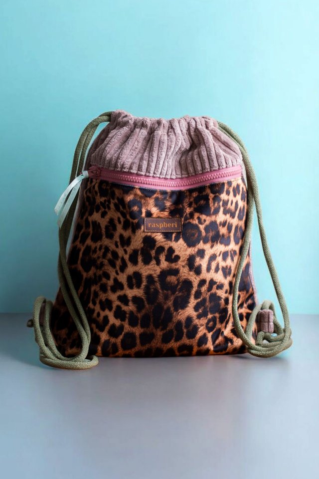 Workoplecak z przednią kieszenią panterka