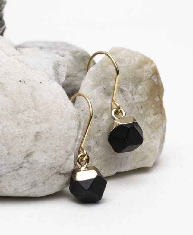 Delikatne kolczyki EIRA pozłacane z Black Stone.