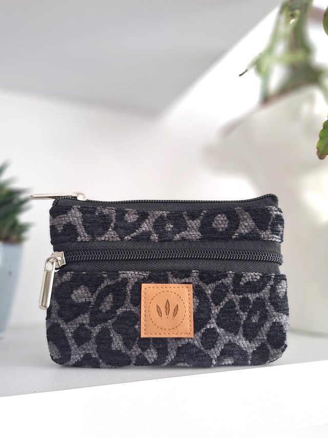 Żakardowy portfel w panterkę Szary