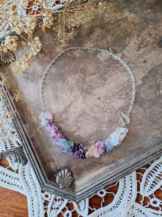 Naszyjnik z fluorytu na łańcuszku