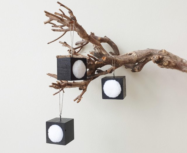 Zestaw 3 drewnianych bombek z włóczkowym wypełnieniem