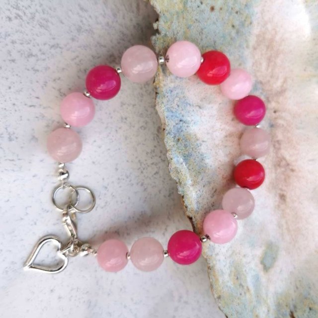 Bransoletka z jadeitem w różnych odcieniach różu a982