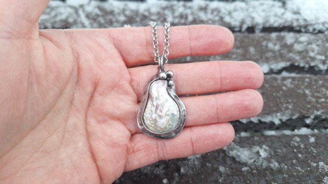 Perła po prostu - wisiorek