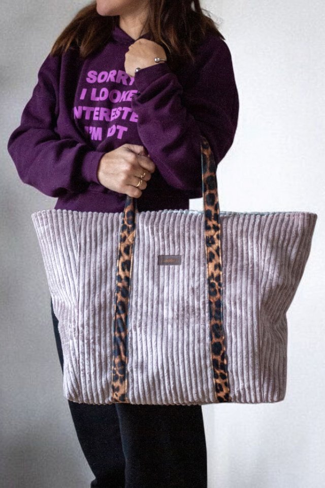 Pudrowa shopperka z grubego sztruksu