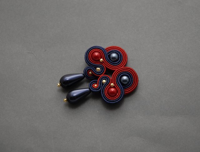 granatowo-czerwone klipsy sutasz