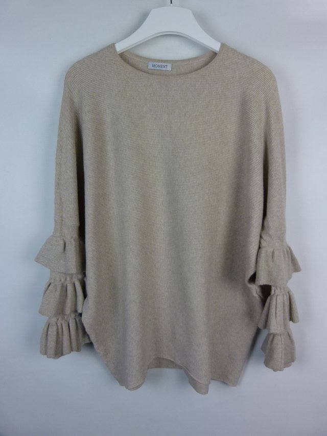 Moment sweter z falbankami przy rękawach / L - XXL