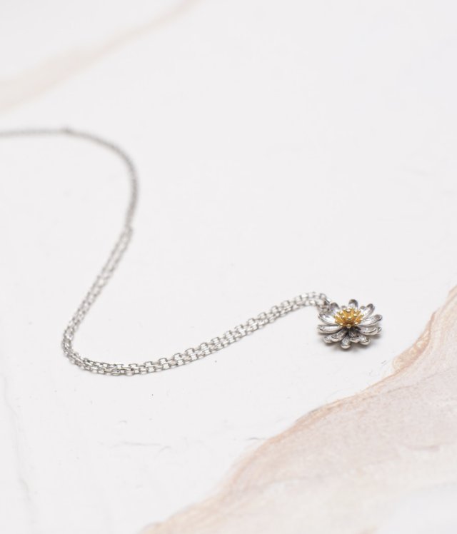 Naszyjnik 'Floella' – Eteryczny Kwiat Szlachetności