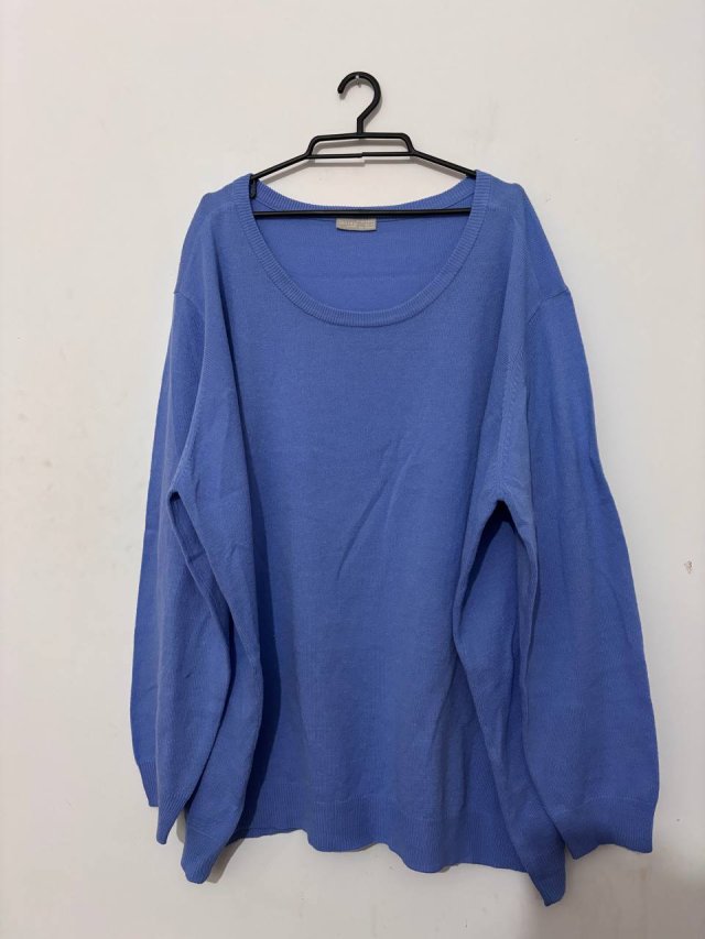 Niebieski cienki sweter oversize Janina – elegancki, lekki, klasyczny Janina Rozmiar 8XL / 56 / 28