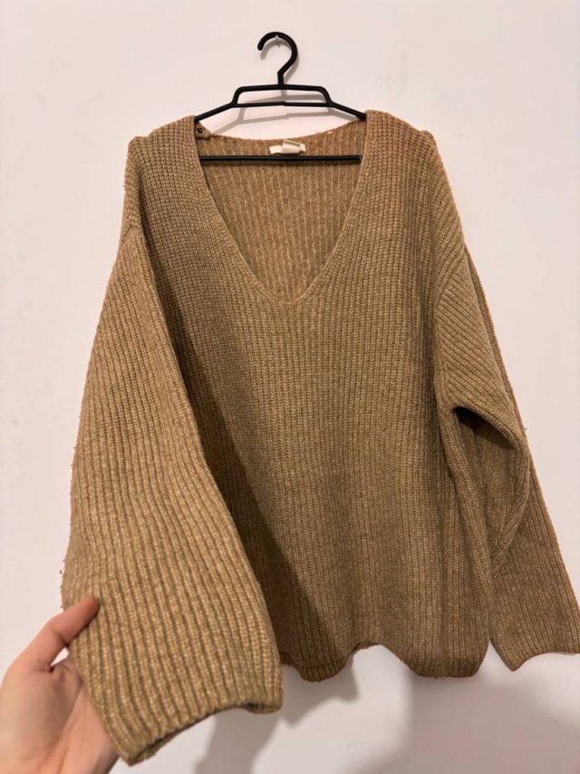 Sweter H&M beżowy z dekoltem V, miękki i oversize  3XL-4XL