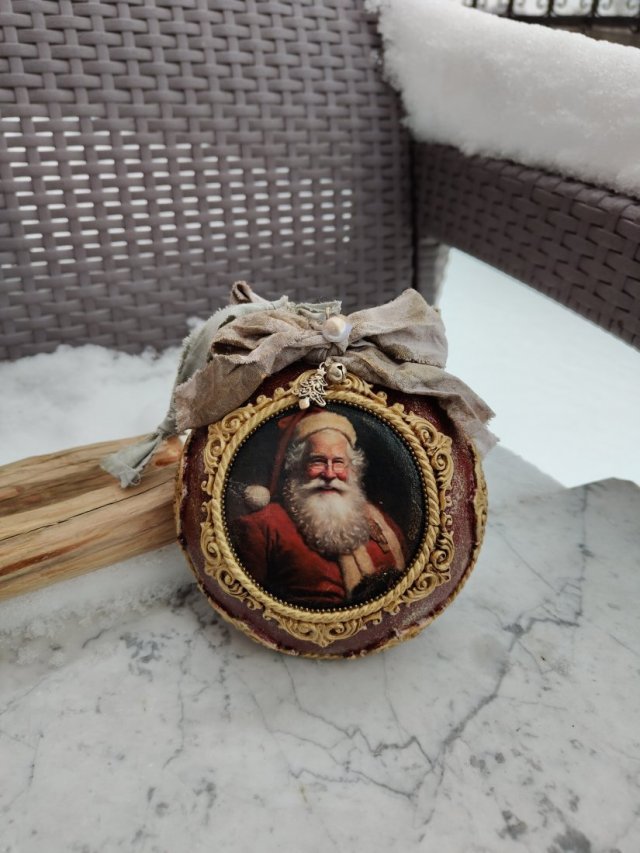 Bombka świąteczna z wizerunkiem Świętego Mikołaja w stylu vintage