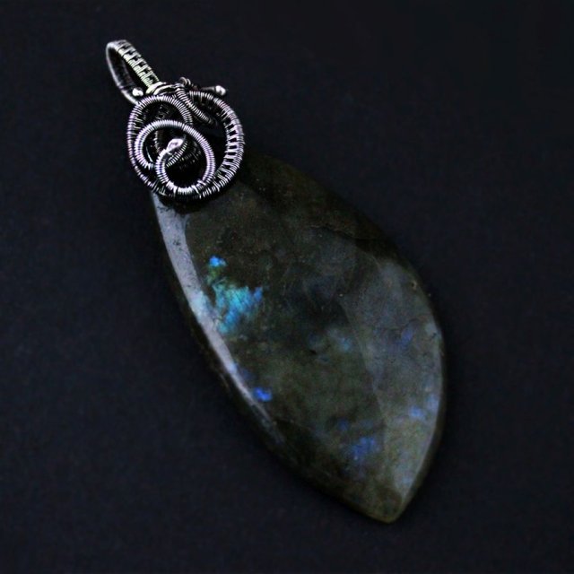 Lara - duży srebrny wisior z labradorytem, wire-wrapping