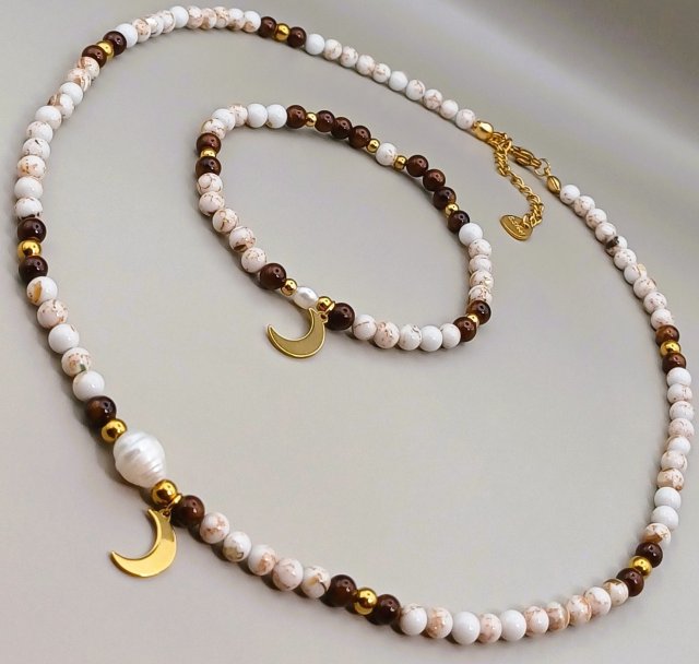 Komplet biżuterii z naturalnych kamieni.