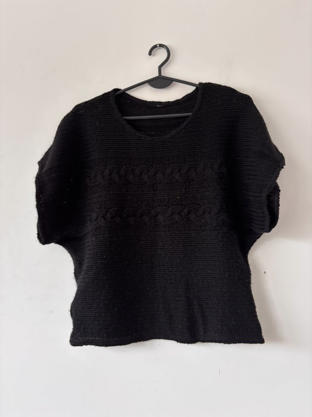 Czarna krótka swetrowa bluzka z warkoczem S M