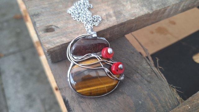 Brązy i czerwienie - wisiorek