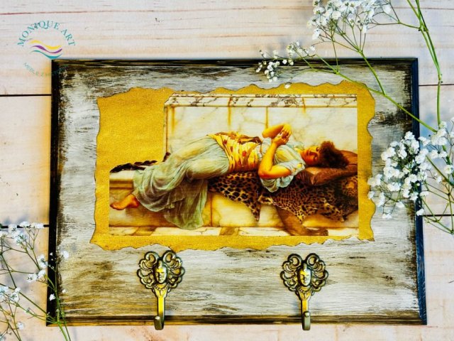 Drewniany wieszak ścienny, motyw kobiety, na ubrania, do przedpokoju