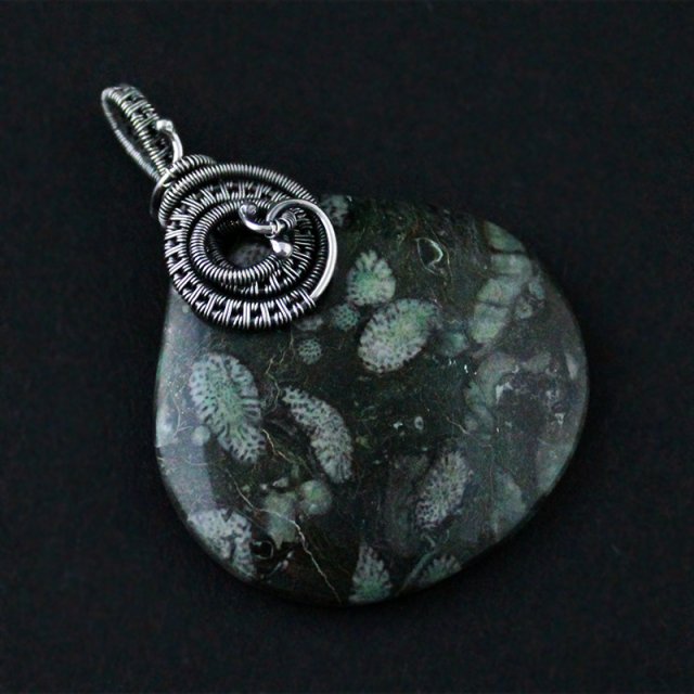 Amelia - duży srebrny wisior wire-wrapping i agat mszysty