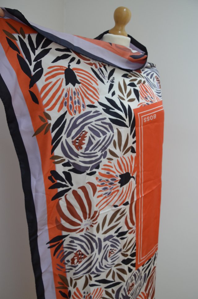 nowa apaszka Hugo BOSS jedwab 100% chusta