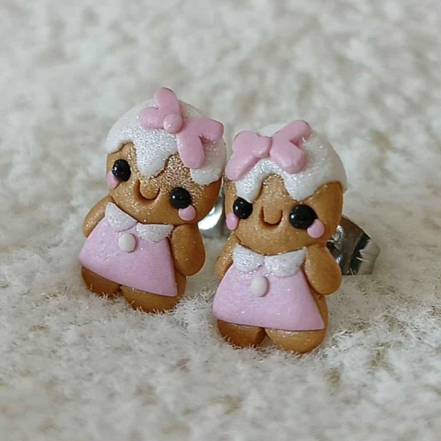 Różowe świąteczne kolczyki pierniczki