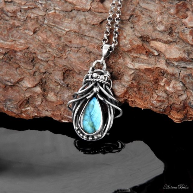 Naszyjnik srebrny z labradorytem elficki owad