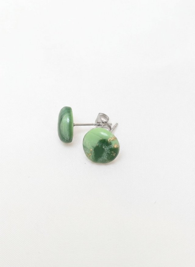 Zielone kolczyki sztyfty Marble