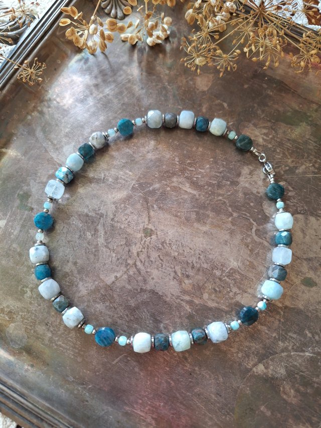 Choker apatyt akwamaryn