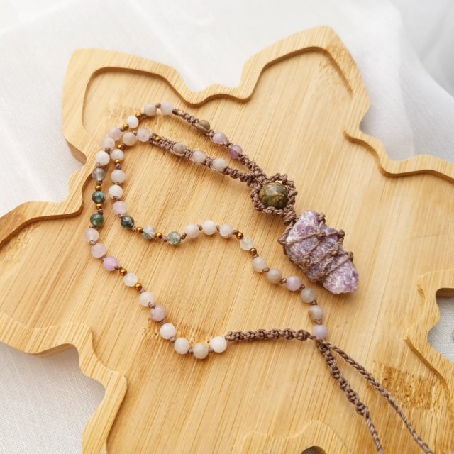 Naszyjnik z lepidolitem