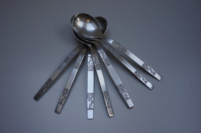 Łyżki stołowe   *4