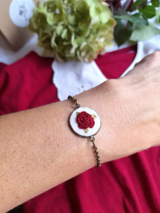 Bransoletka haftowana Róża przestrzenna bordo