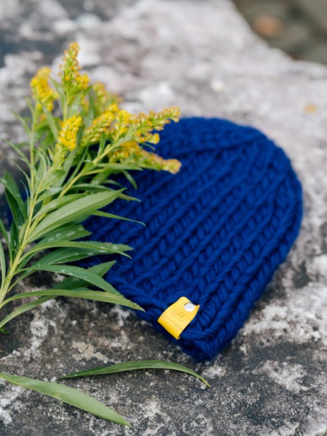 NOLA krótka wełniana czapka ultramaryna