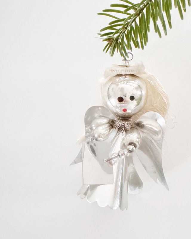 Aniołek srebrny - zawieszka choinkowa ręcznie wykonana