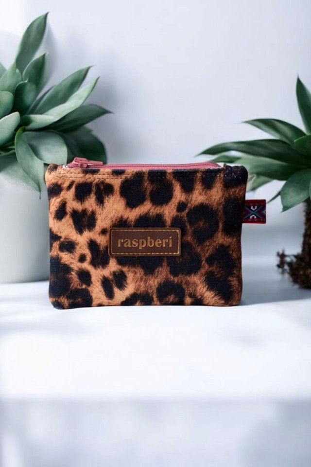 Welurowy portfelik etui na klucze 2w1 w panterkę