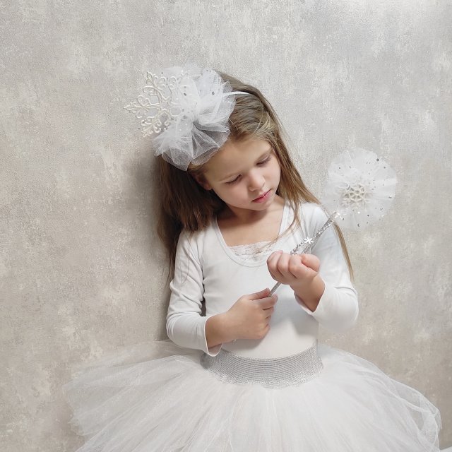 Biała opaska do włosów ze śnieżynką, zimowa ozdoba Królowej Śniegu